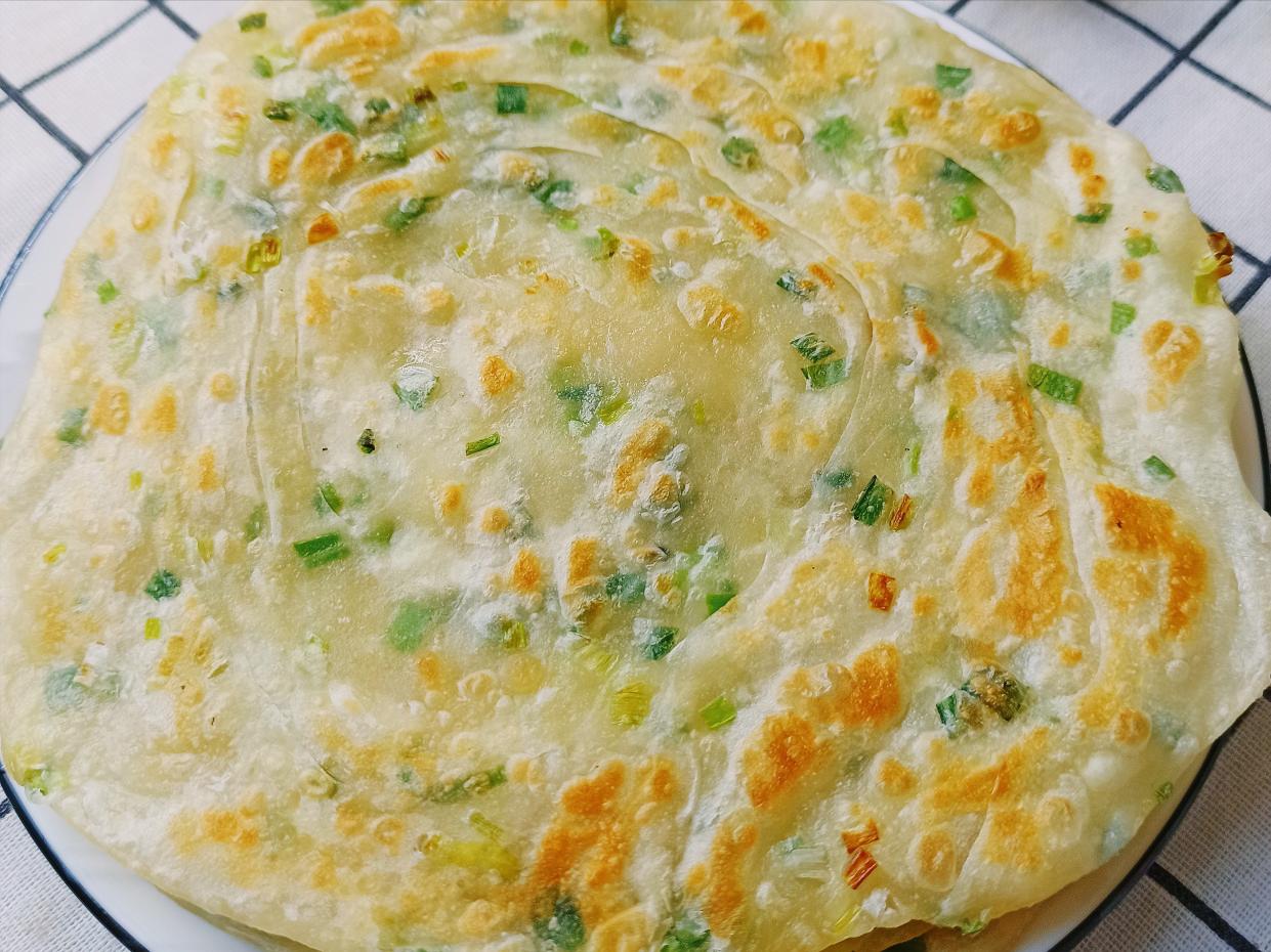 凉了也不硬的葱花饼做法 酥脆可口 葱香味浓郁 大人孩子都爱吃 资讯咖