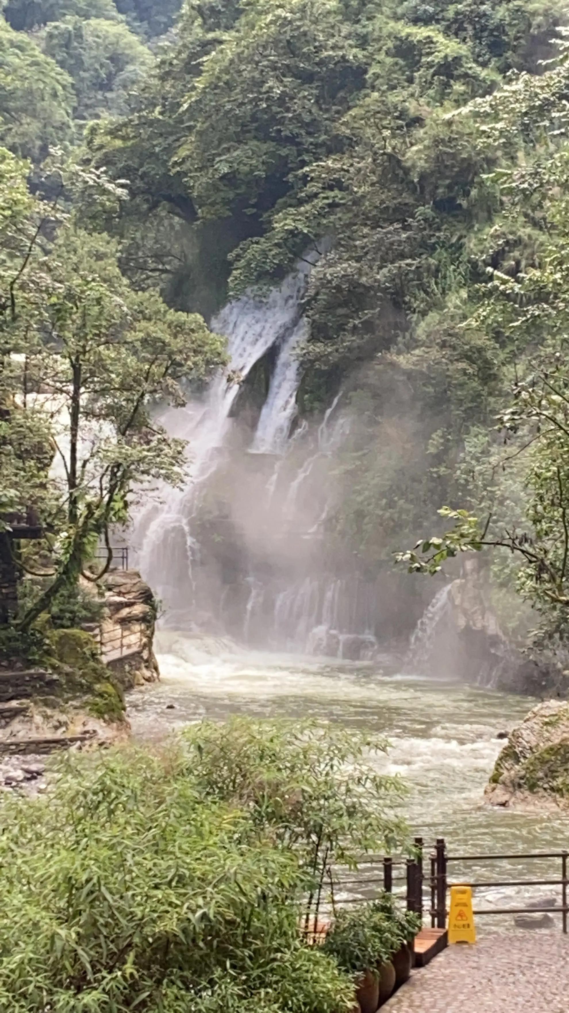 看罢卫星发射场 泡温泉 三叠瀑布从天而降 川滇藏8 资讯咖