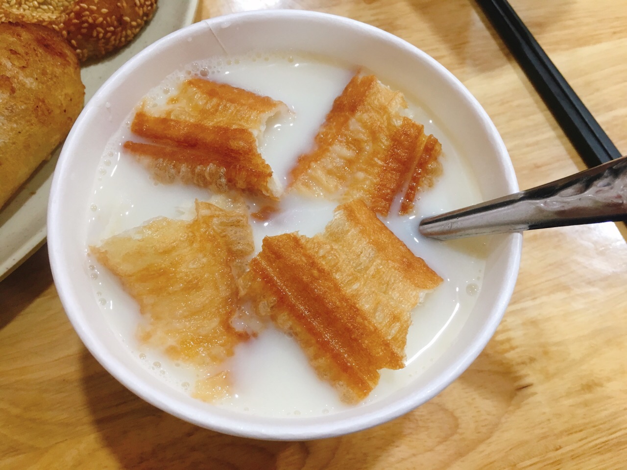 Youtiao soaked in soy milk, delicious on earth iMedia