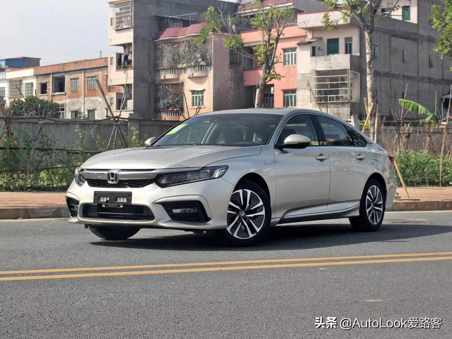 Both belong to Honda, what is the difference between Accord and INSPIRE