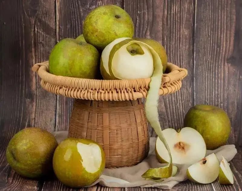 Juicy peaches, green pears, grapes... come and taste how sweet summer