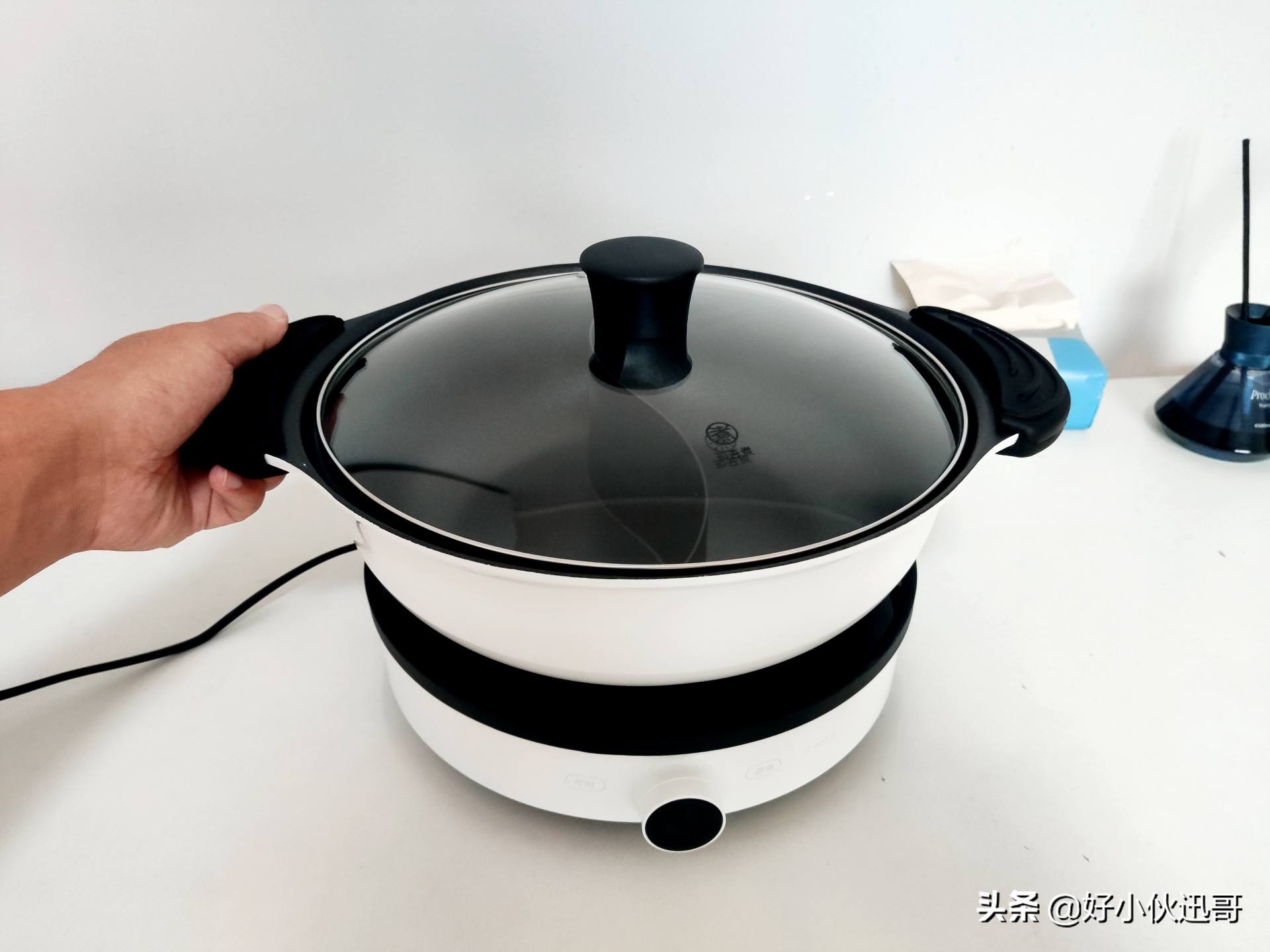 Zhiwu cooks Mandarin duck pot, you can enjoy delicious hot pot at home