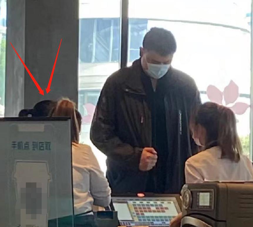 Yao Ming's daughter was secretly photographed for buying coffee!The 10 ...