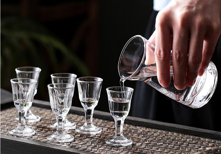 Drinking 2 bottles of canned beer is equivalent to how much white wine