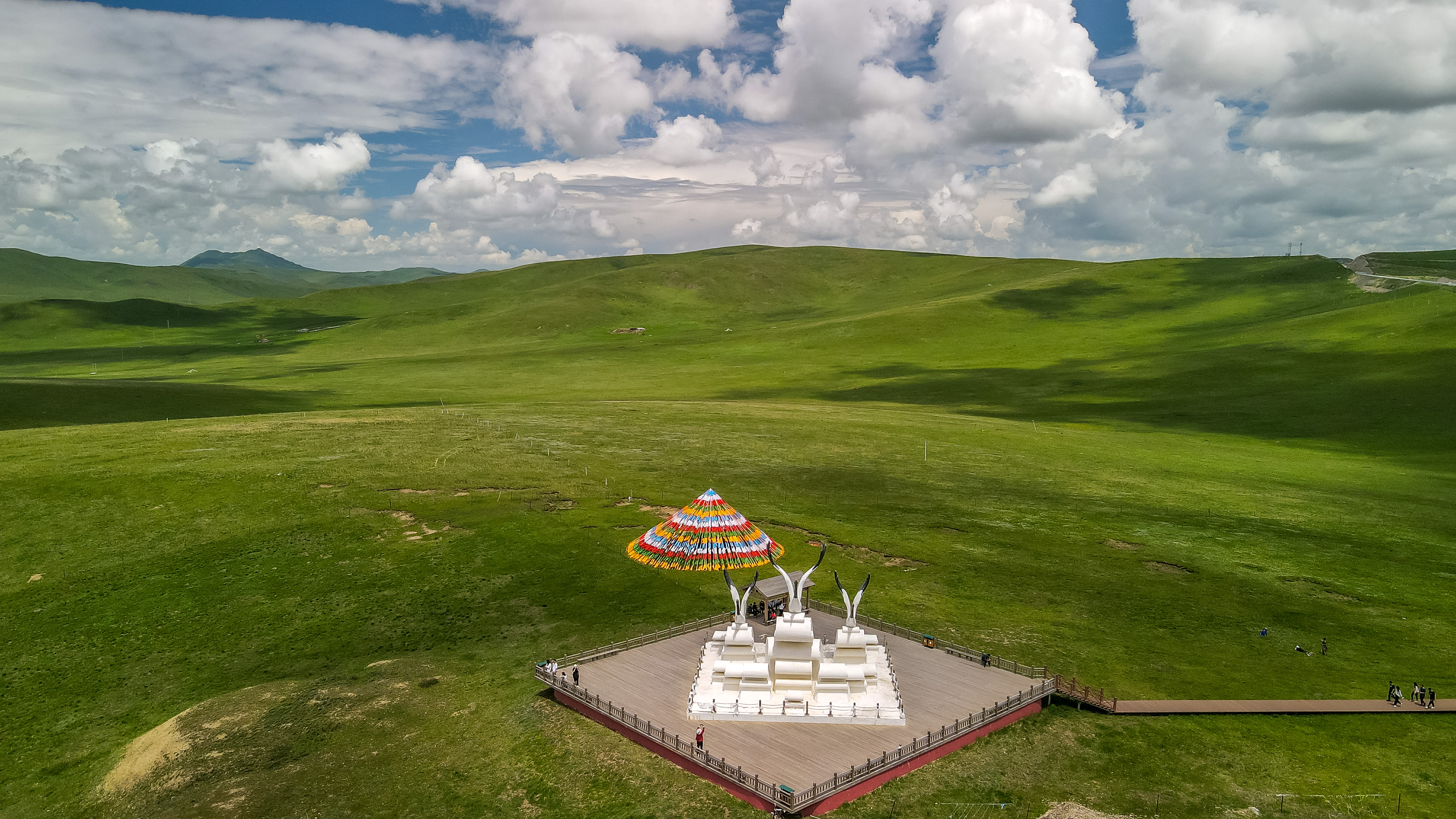 Gannan Zhaga is a small scenic spot, the grassy Guomang Wetland, the ...