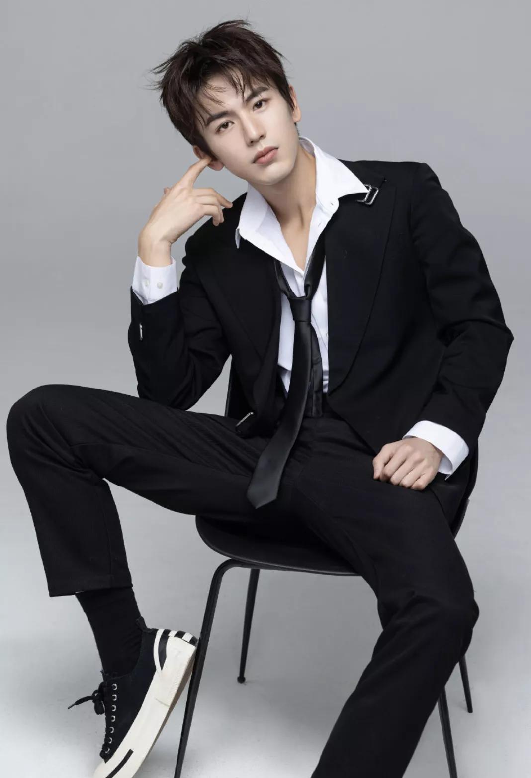 zhang-linghe-s-first-variety-show-was-praised-and-the-low-key-shooting