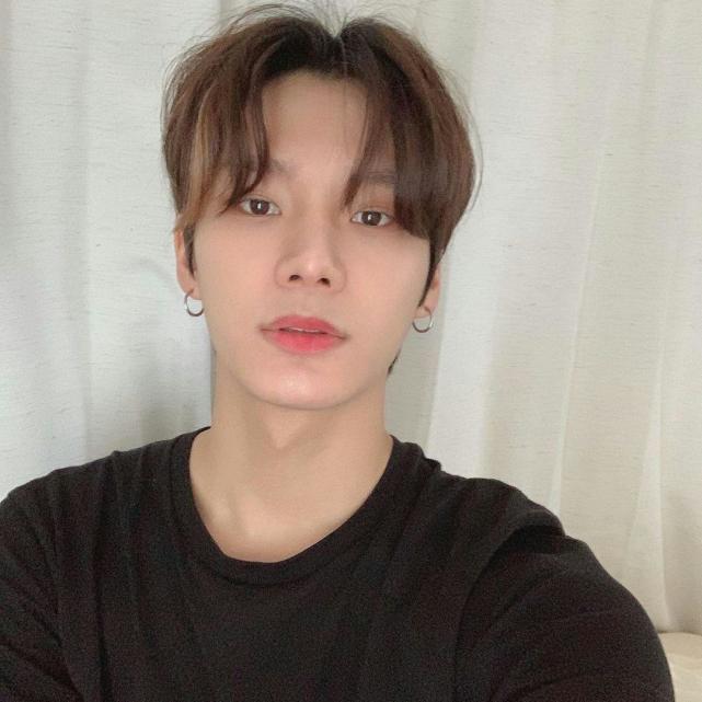 日本票选韩国最帅男爱豆 金泰亨榜首车银优跻身前十 黄旭熙上榜 资讯咖