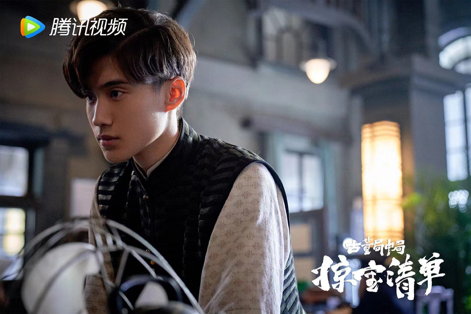 Can it be the first love male god, or it can be a murderous demon?Bian Tianyang's facechanging