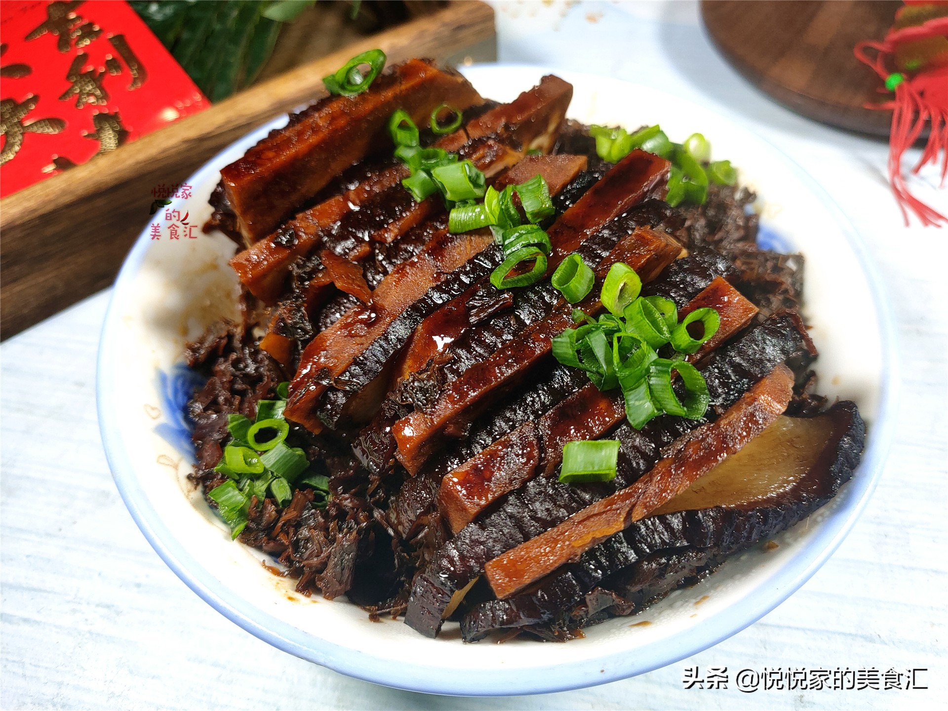 過年蒸梅乾菜扣肉 這方法零失手 中間還有整塊的香芋 越吃越香 資訊咖