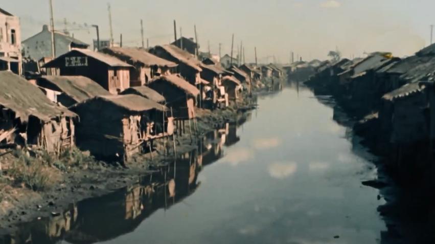 In the old Shanghai during the Republic of China, people living in ...