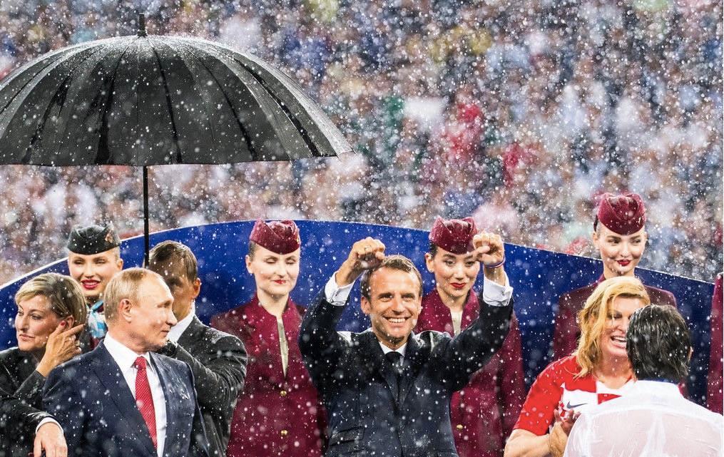 De ce garda de corp a lui Putin aduce întotdeauna o umbrelă? Este pentru a-l proteja pe Putin de vânt și ploaie sau există un alt mister?