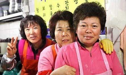 A Korean Aunt Came To China To Travel And Bought 2 Bottles Of Moutai To Check Out The Tour Guide Advised Her To Check The Price Inews