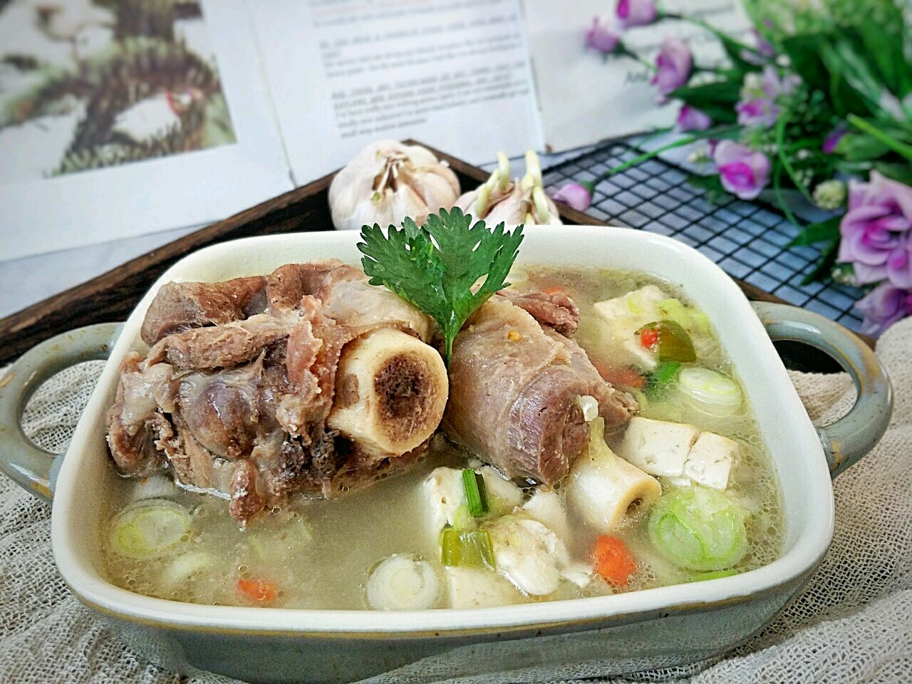 The homemade method of lamb bone soup, not mutton or greasy, nutritious