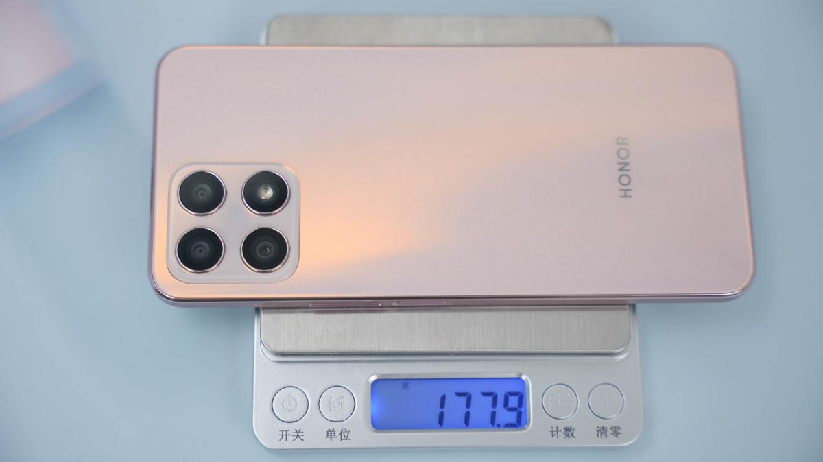 The lightest 5G mobile phone with 6.7inch large screenHonor X30i