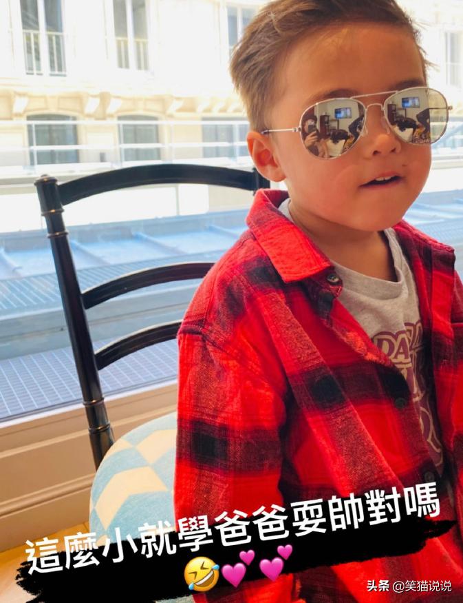 Jay Chou posted a photo of his son's face, and his expression was too ...