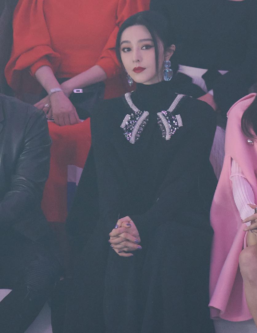 Fan Bingbing took work photos after the National Day, wearing a black ...