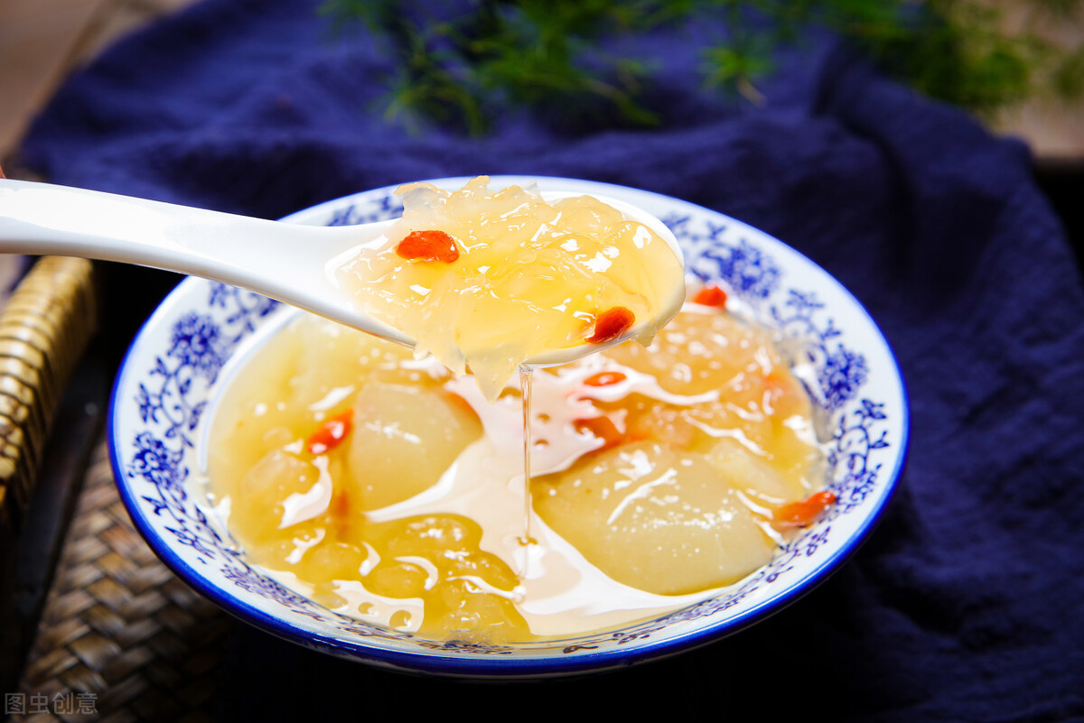 Clear lungs, nourish and nourish skin, stewed papaya with Sydney white