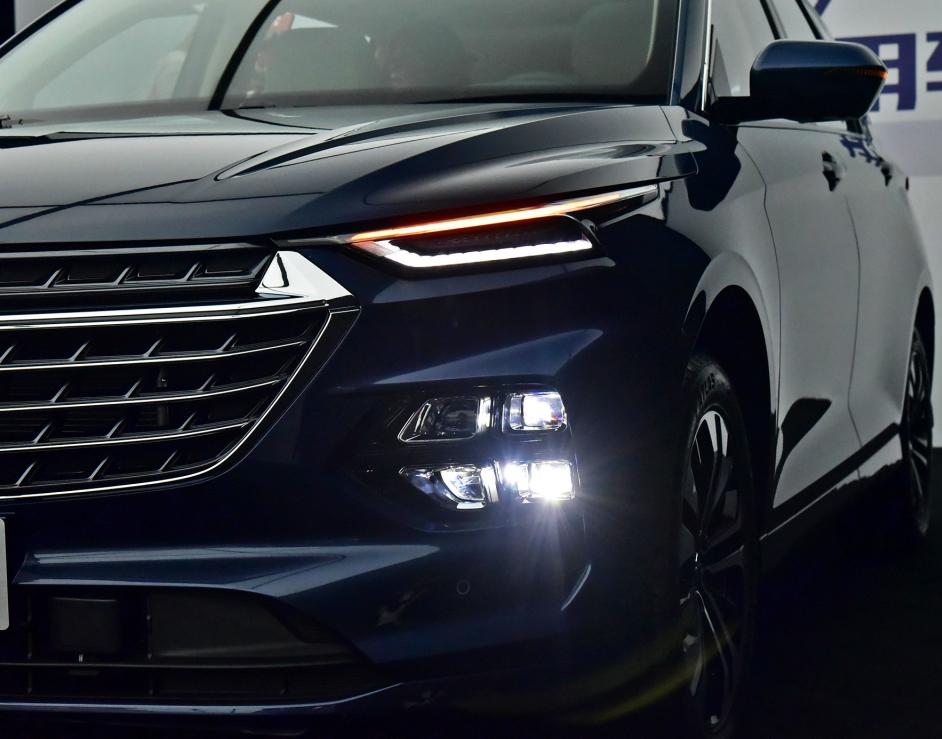 The "Elfa" created by Wuling is on fire. It is nearly 4 meters long and 9 seats with leg rests