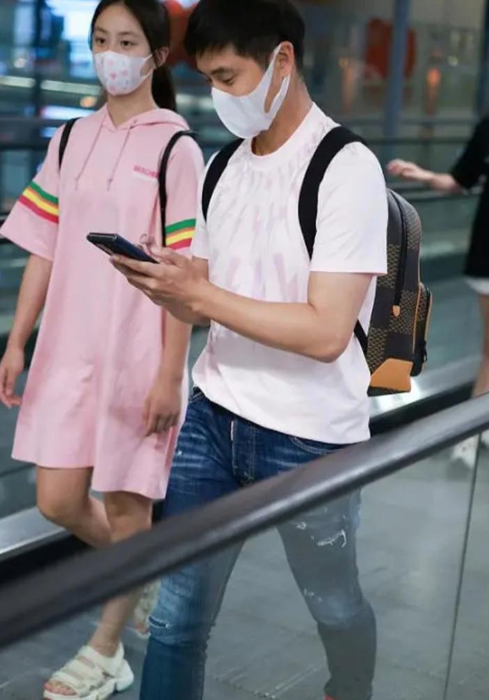 田亮13岁女儿长好快 身高快赶上爸爸 萝莉脸和健壮身材不搭 资讯咖