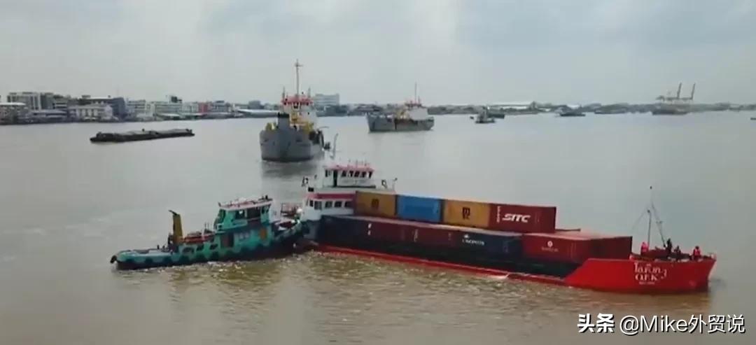 51 Containers Fell Into The Water!two Container Ships Collided 