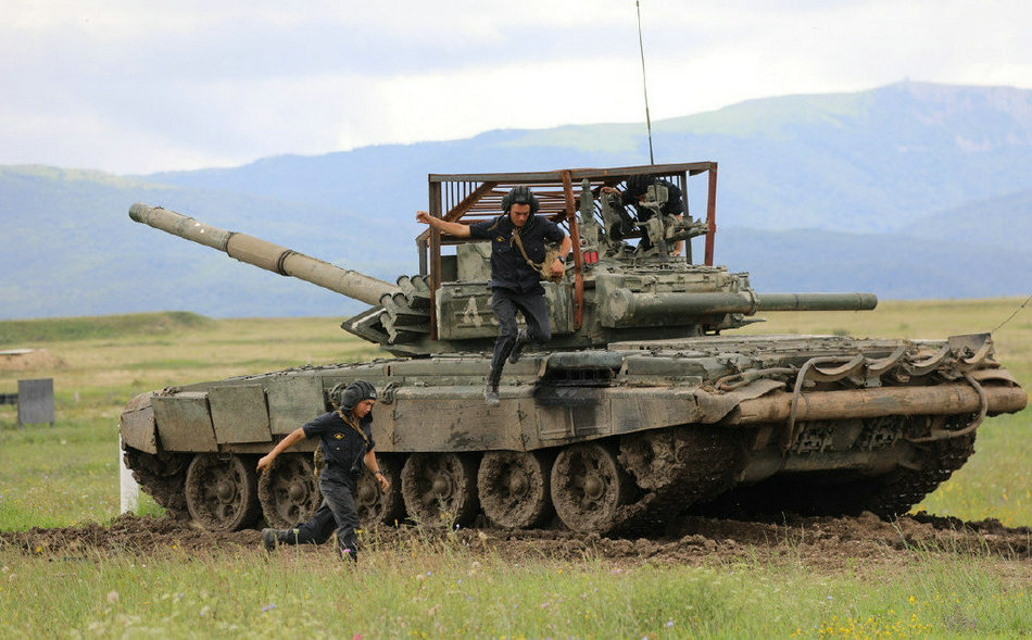 Welded iron cages on top of Russian tanks defend against Ukrainian Javelin missiles iMedia