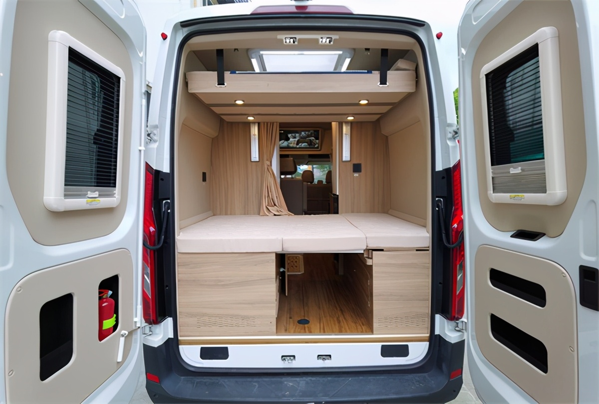 Golden Crown Bingo B900 Saic Maxus V90b, Rear Horizontal Bed Layout To 