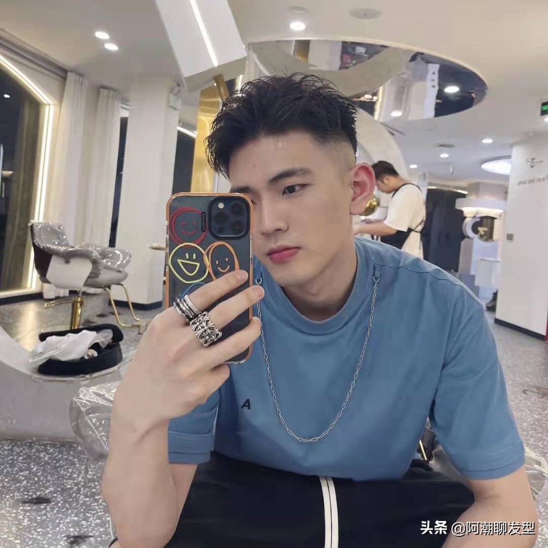 Boys from 18 to 30 years old, these 3 hairstyles are super handsome in summer, and the sunshine is refreshing after cutting - iMedia Boys from 18 to 30 years old, these 3 hairstyles are super handsome in summer, and the sunshine is refreshing after cutting - iMedia