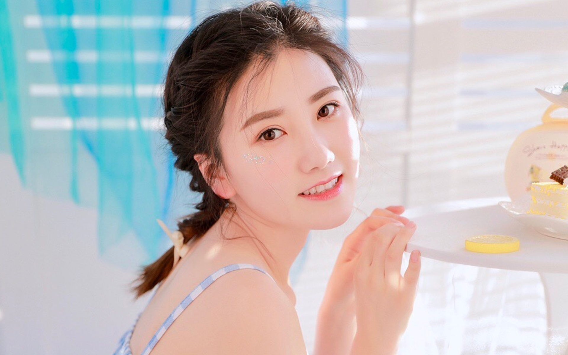 What is "straight men's aesthetic", what straight men like to wear, do