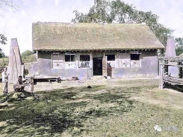 A Manchu family in Acheng, Harbin in the early 1930s - iMedia