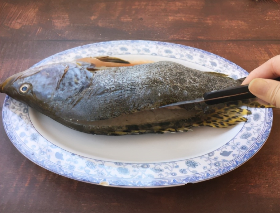 Theack Fish The fattest fish in spring, the meat is tender and thick with few ...