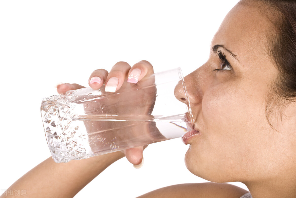Patients with high blood pressure should drink more water?It's said