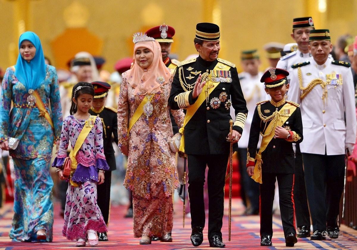 The Crown Princess of Brunei is so lucky!Married at the age of 17 