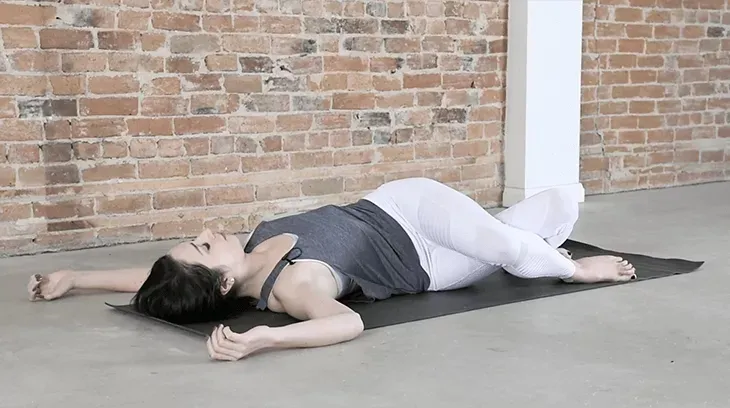 Sit for a long time and hurt your waist?6 actions to relieve the ...