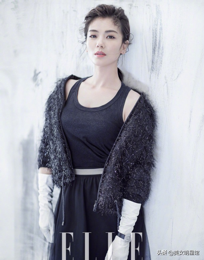 43-year-old Liu Tao, beautiful, sexy and elegant, mature goddess has a ...