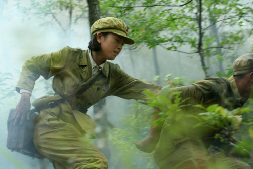 The Chinese female soldier retreated from the Savage Mountain and was ...