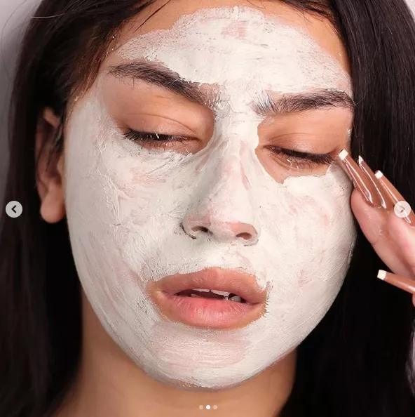 A girl who is allergic to water, sweating in the bath is extremely