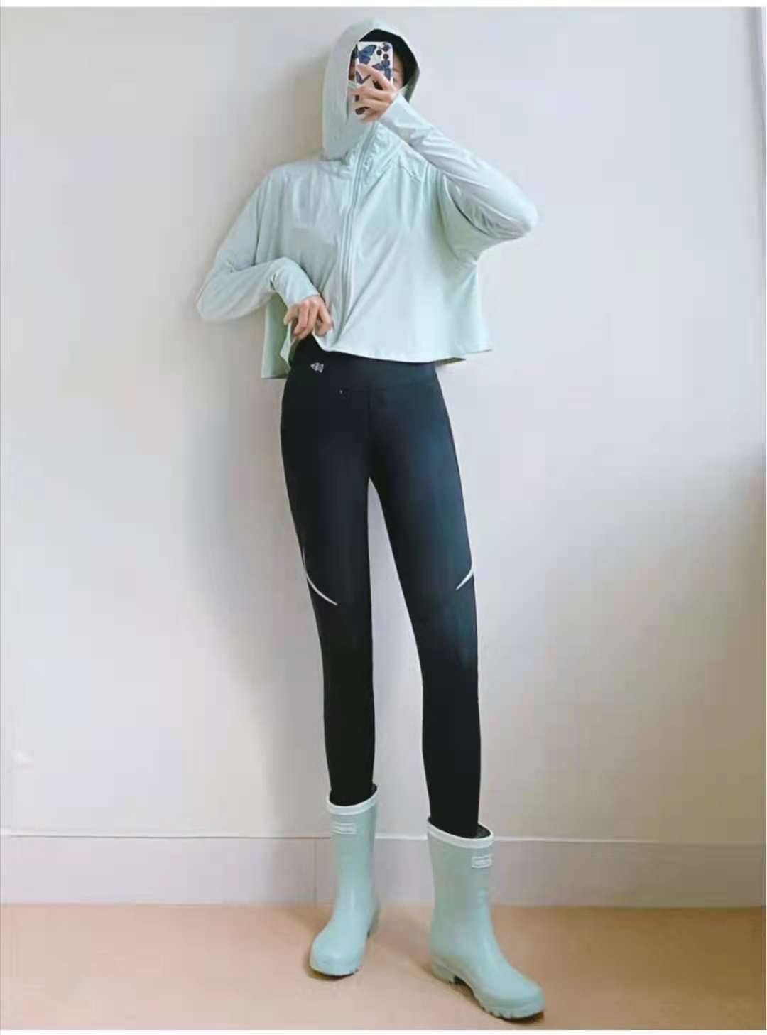 What color pants look good with a mint green top iMedia