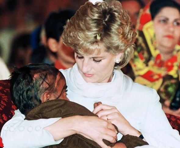 24 Years Ago The Footage Of Diana Was Exposed She Had A Sweet Relationship With The Rich Egyptian Boyfriend And Then She Suffered A Car Accident Inews