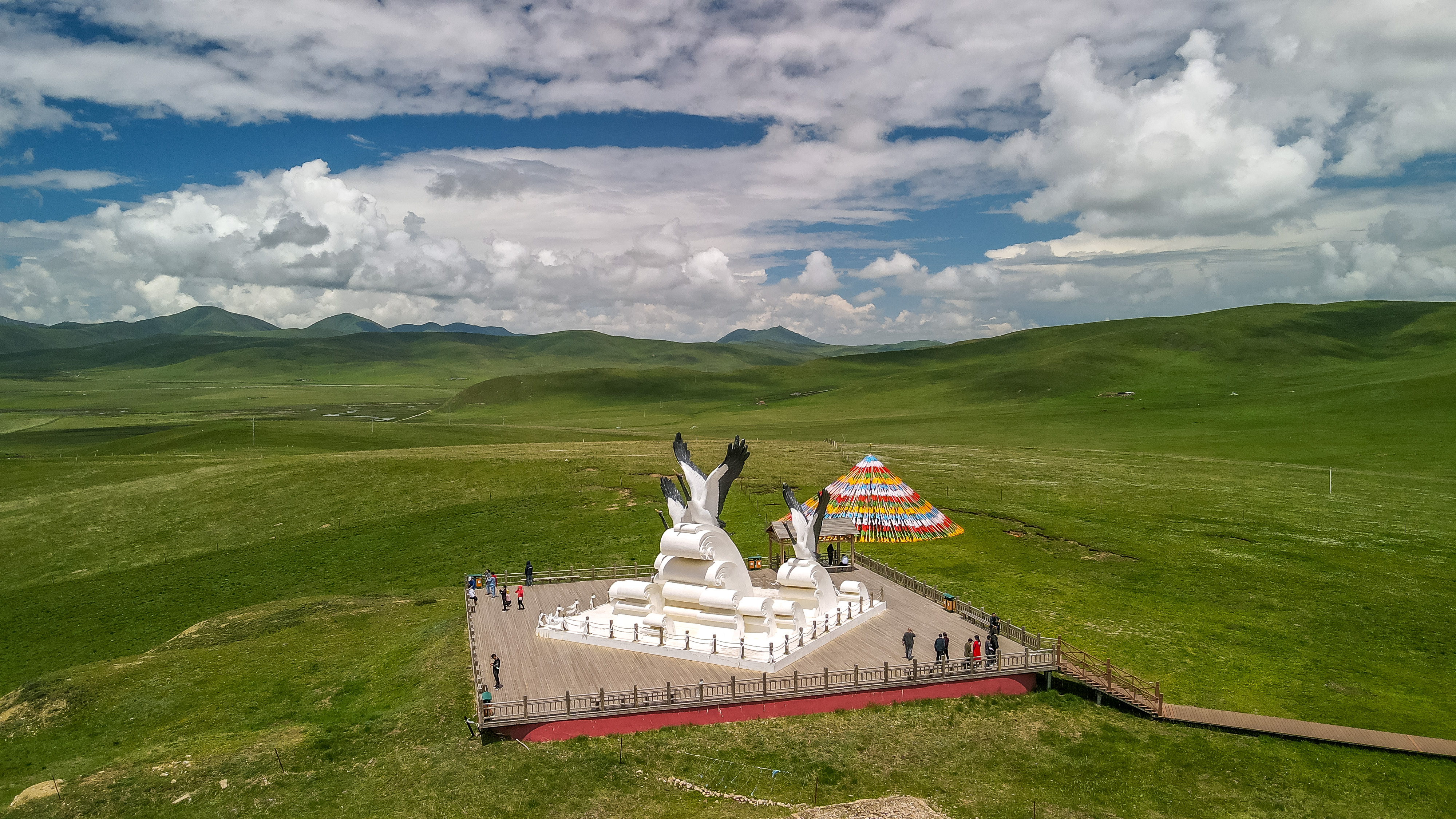 Gannan Zhaga is a small scenic spot, the grassy Guomang Wetland, the ...