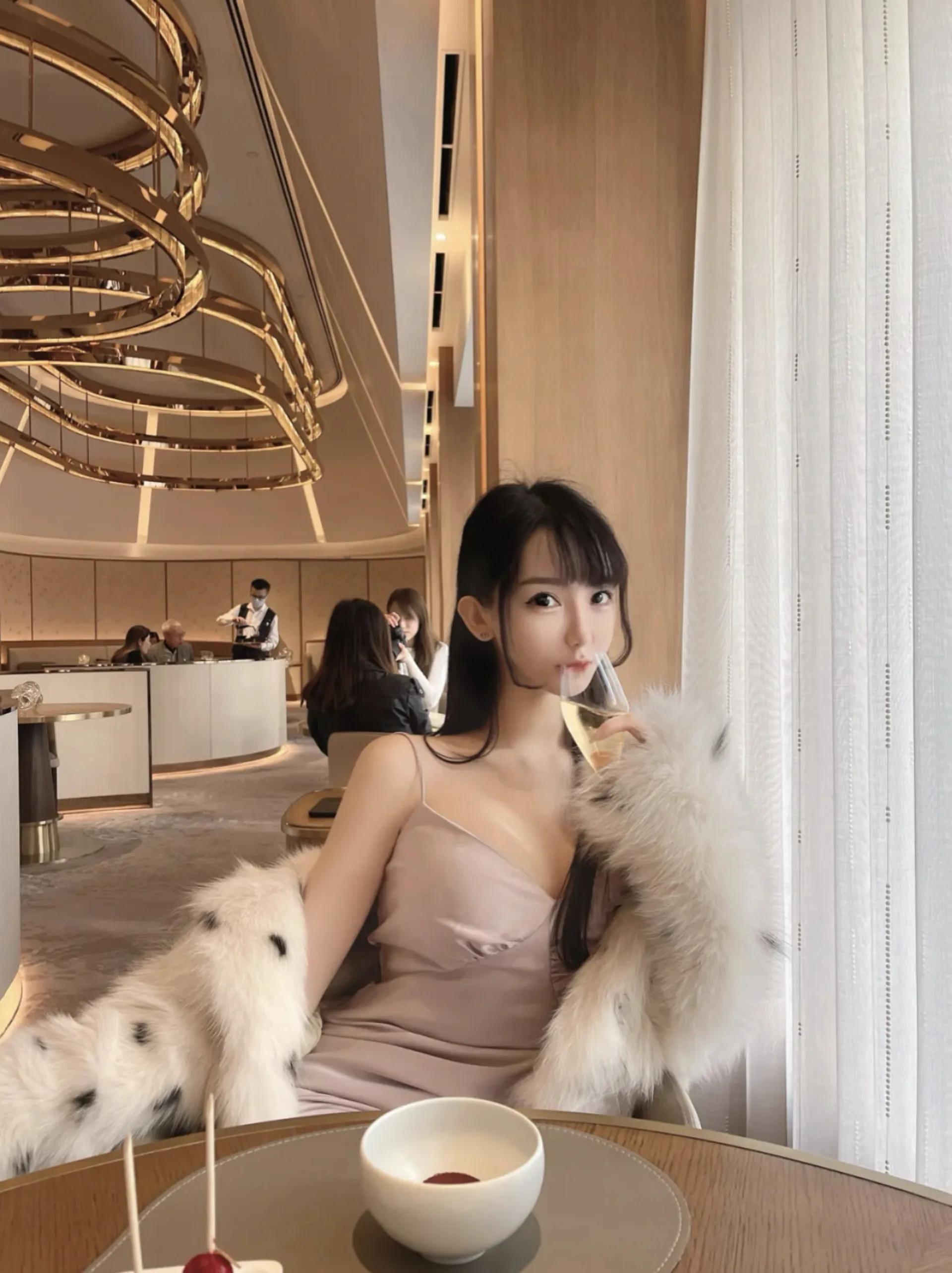 Edison Chen's exgirlfriend Cammi Xie Zhihui announced the official