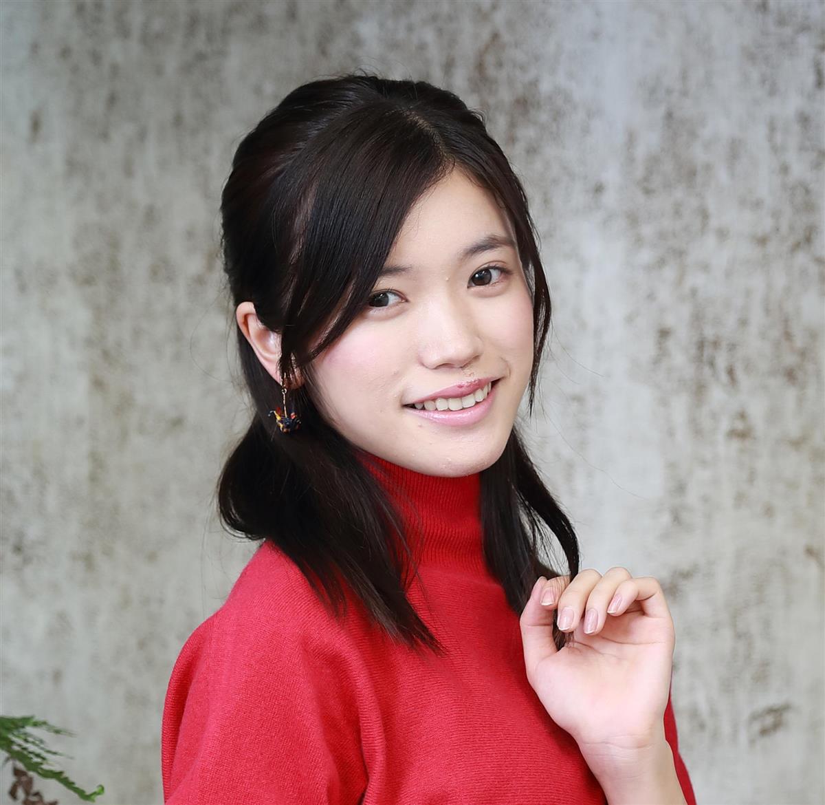曾经的天才童星美山加恋公开了24岁的格子连衣裙造型 资讯咖