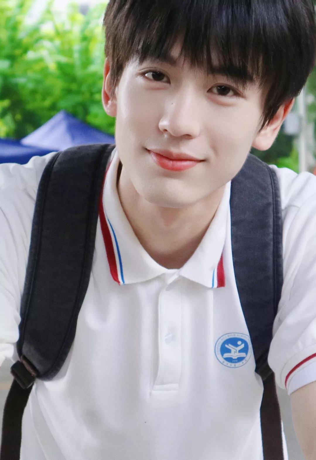 Zhang Linghe's first variety show was praised, and the low-key shooting ...