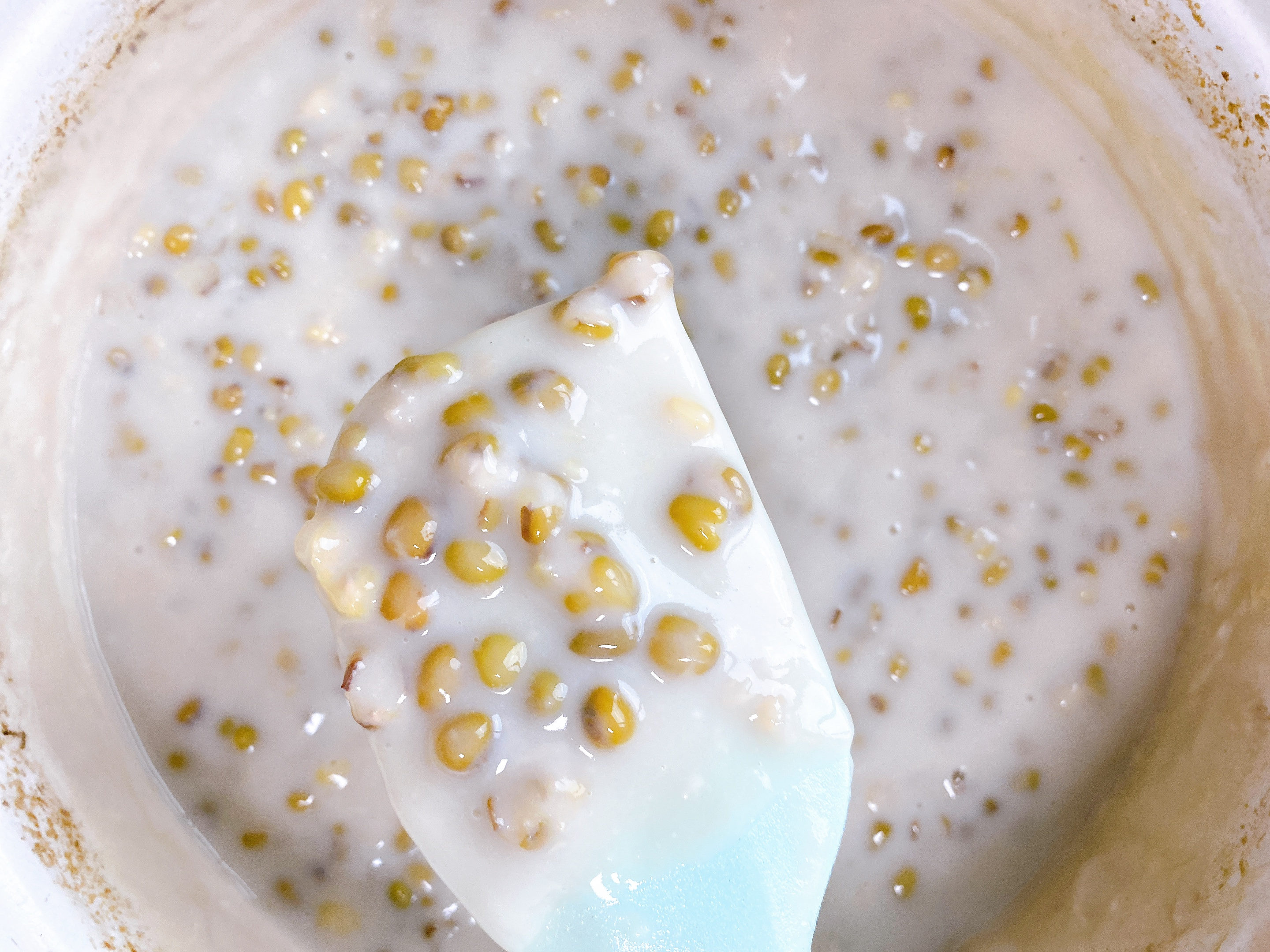 Cold mung bean ice cream for relieving heat, made by yourself at home