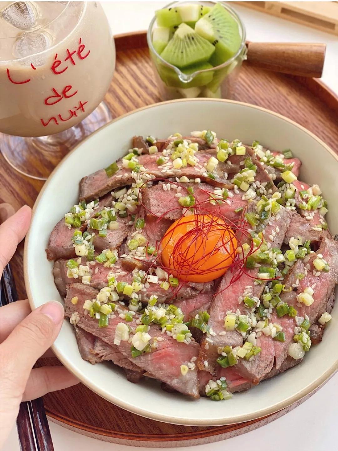 减脂餐盐葱酱牛排盖饭鲜嫩多汁高蛋白 资讯咖