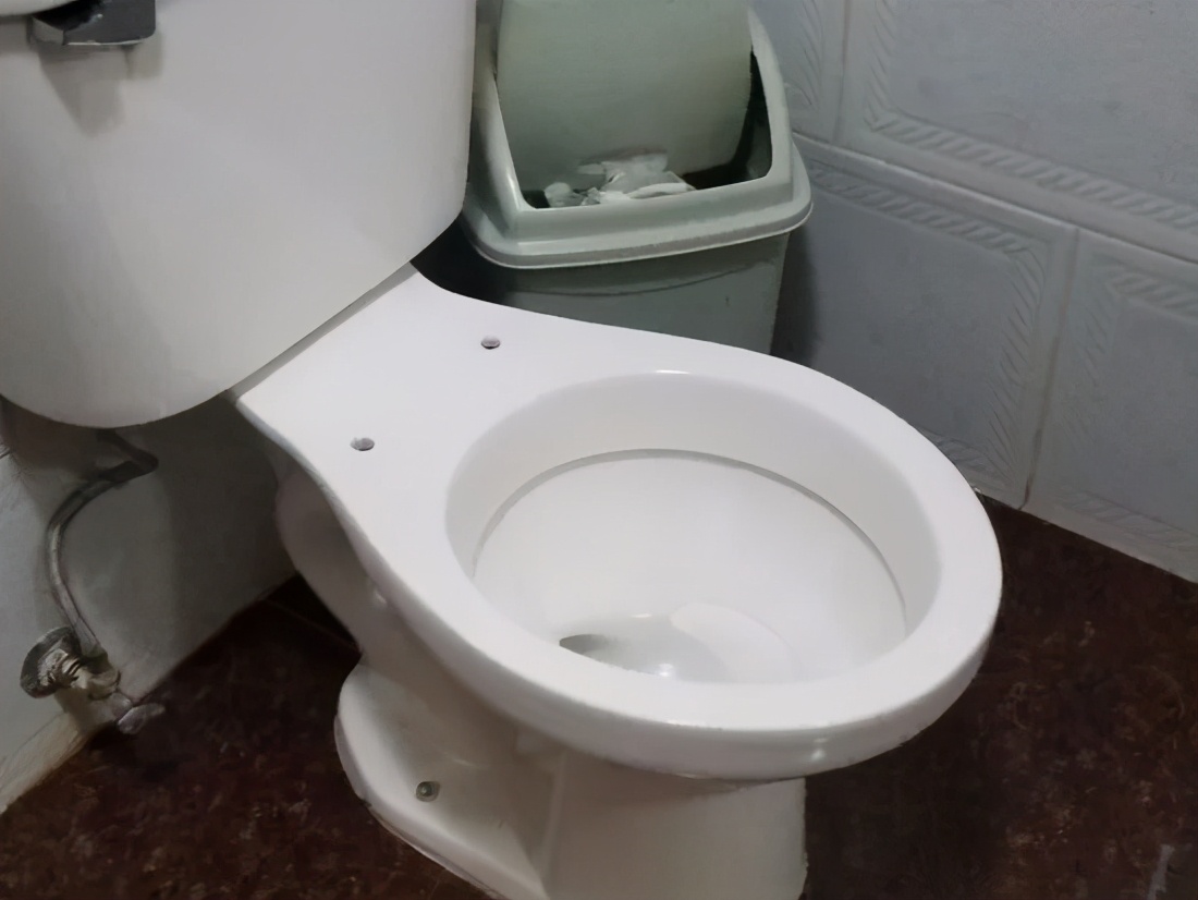 Why are there no toilet seats in Mexican toilets? iMedia