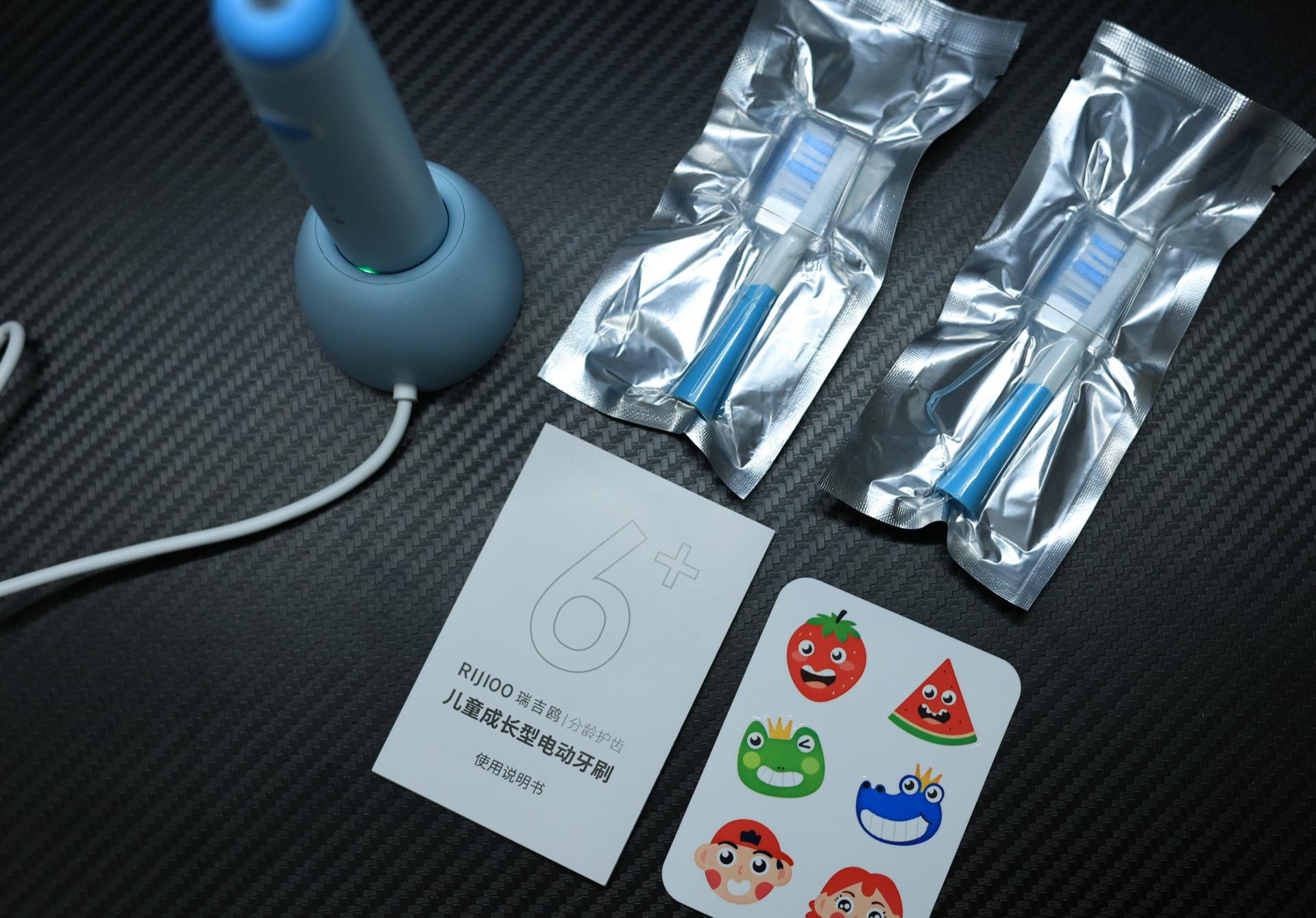 It is difficult for children to brush their teeth during tooth