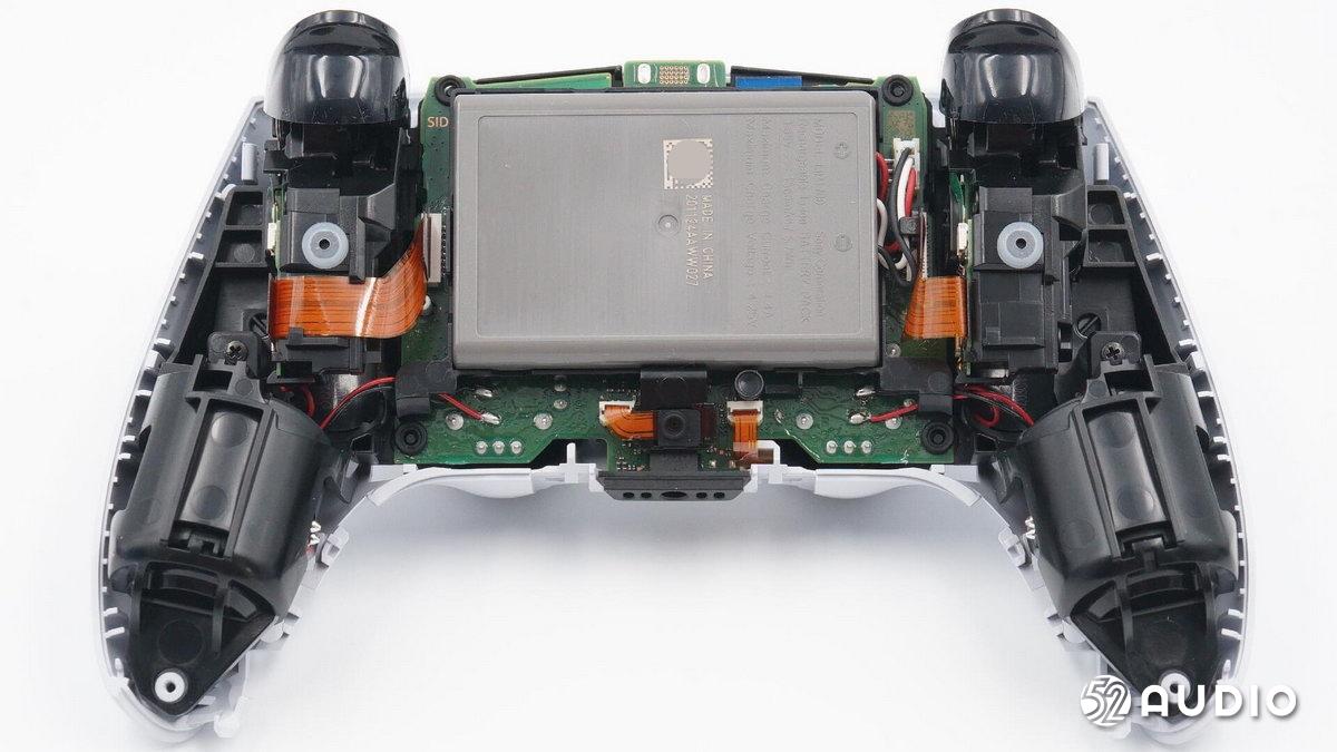 Disassemble the Sony PS5 DualSense gamepad, explore the adaptive