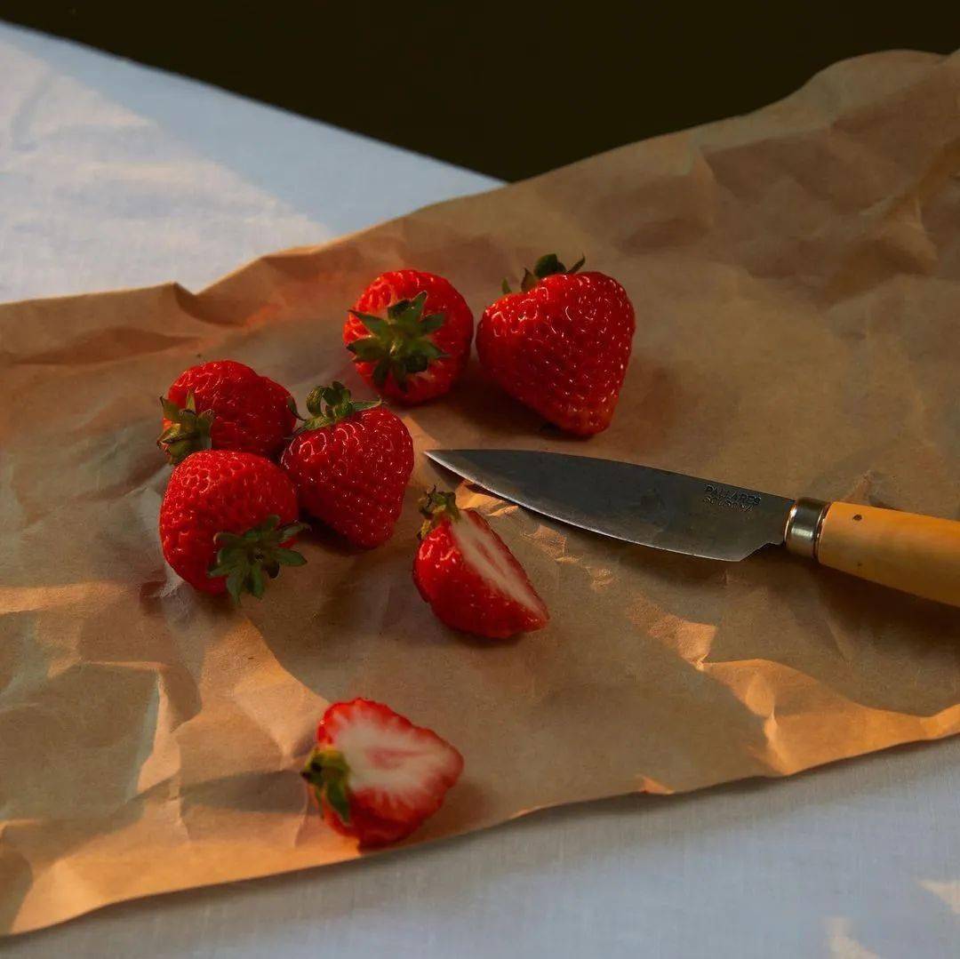 A box of 11 strawberries sells for 50. What is the inspiration for a Japanese guy to build an