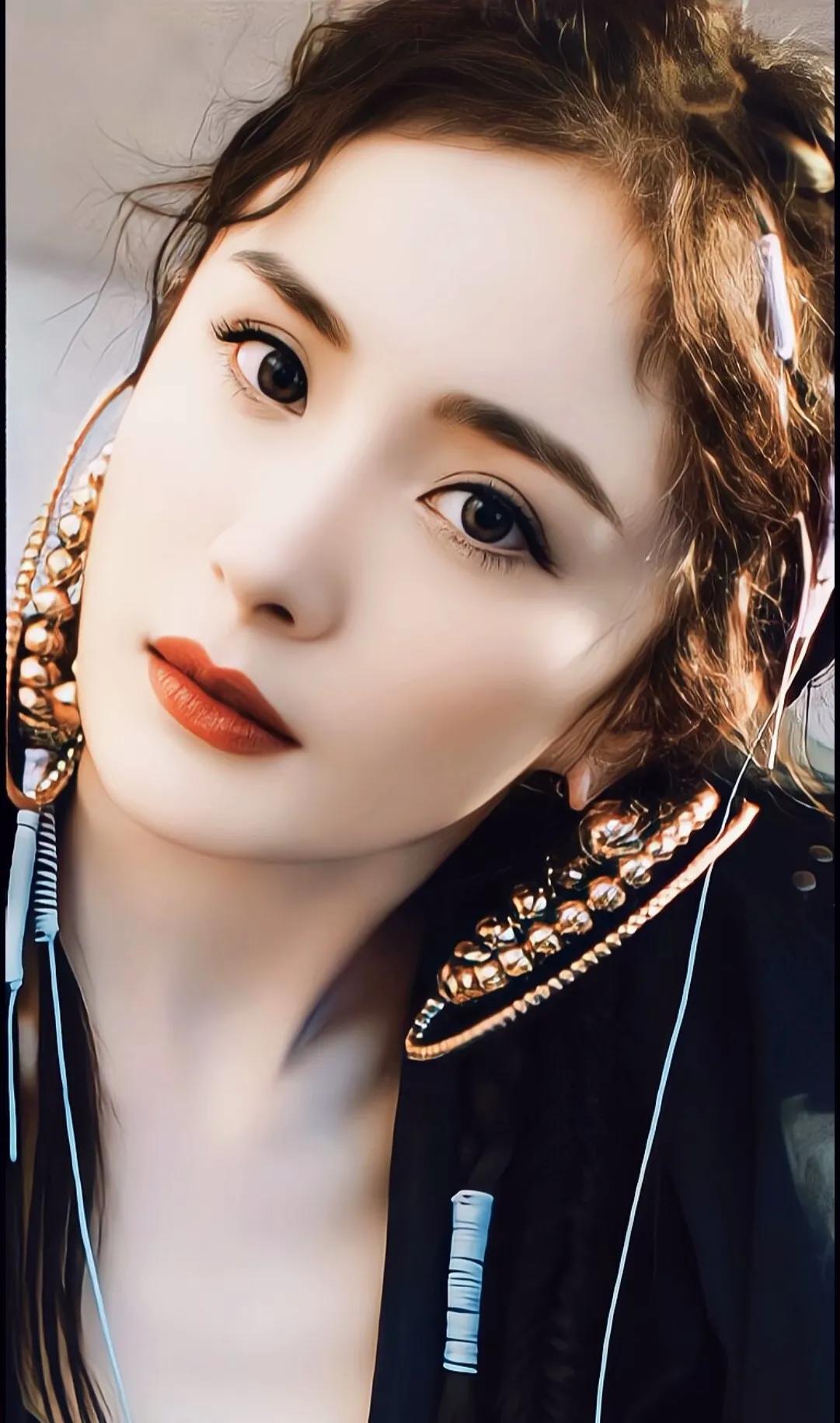 Popular actress Yang Mi - iMedia