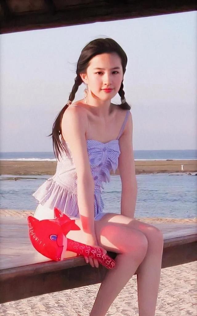 Sexy and hot swimsuit Liu Yifei - iNEWS